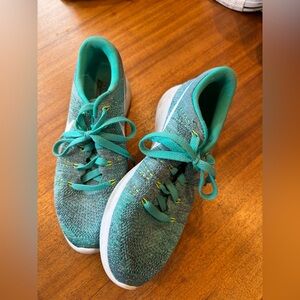 Nike Women’s 8 Lunarepic Low Flyknit Blue